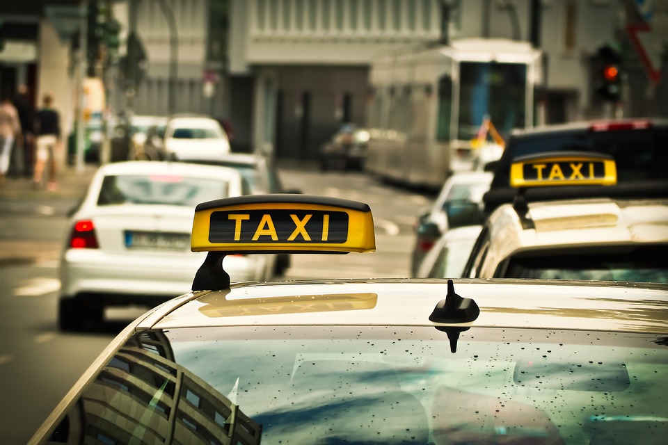 Díky studentské aplikaci mizí předsudky okolo neslyšících taxikářů