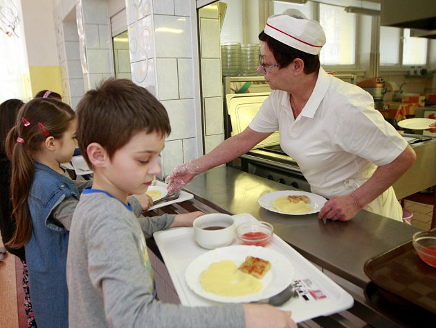 Vyčleněné miliony zaplatí obědy žákům ze sociálně slabších rodin