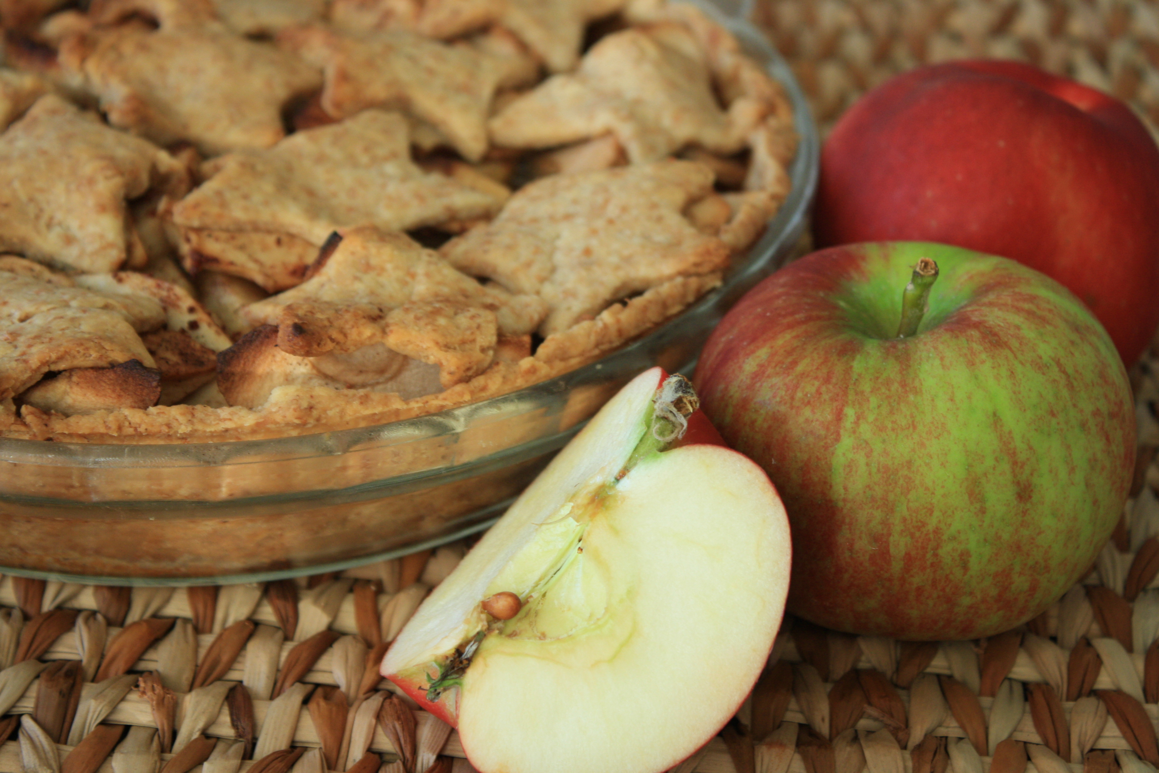 Пряный яблочный пирог. Яблоко сушёное. Пирог из сушеных яблок. Пряное яблоко. Как сделать сушеные яблоки