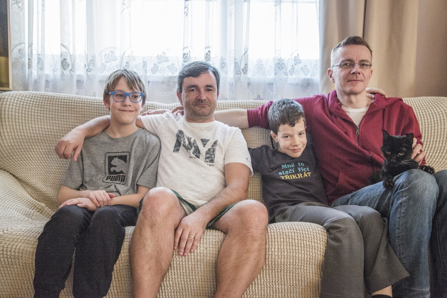 Byli prvními gay pěstouny v ČR. Do péče dostali dva handicapované chlapce
