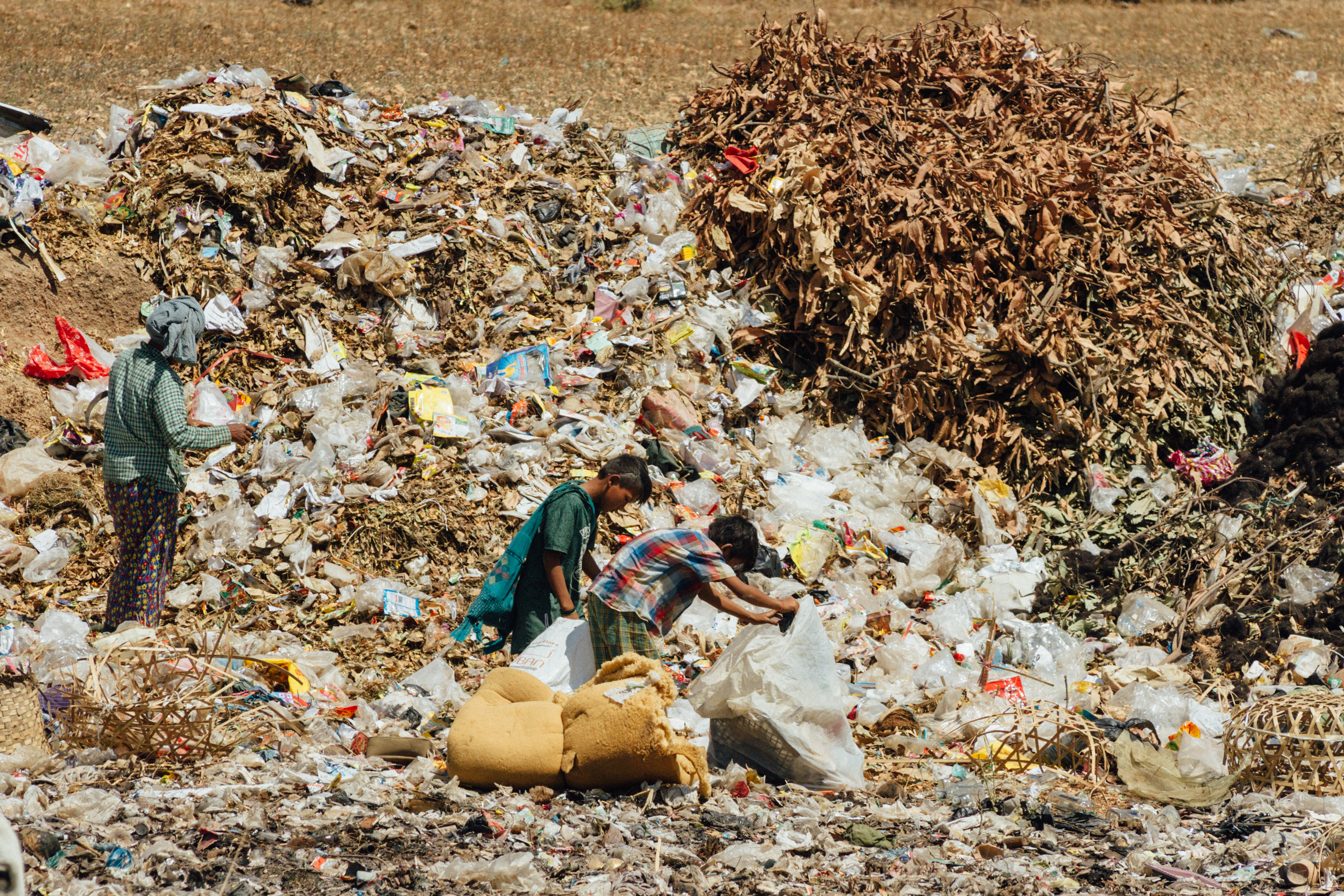 Na Everest jedině bez plastu. V Nepálu bojují proti turistickému znečištění