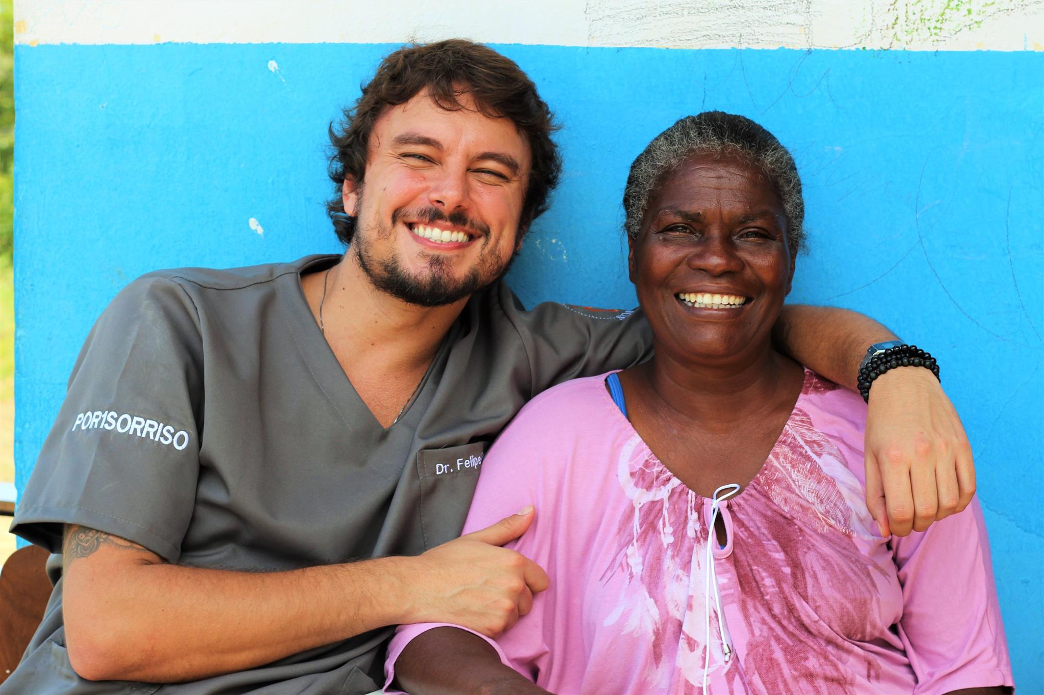 Brazilský zubař cestuje po světě a opravuje zdarma chrup chudým lidem
