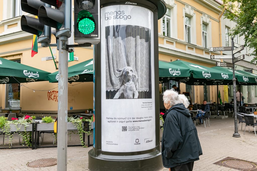 Město Vilnius věnovalo umělcům 100 billboardů na podporu jejich umění