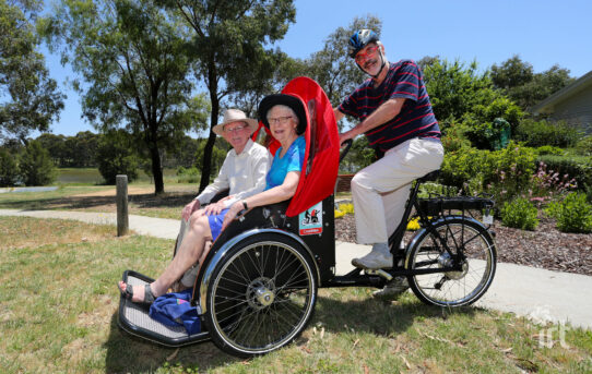 Vyvézt babi s dědou na rikše? V Ústí nad Orlicí ano, startují projekt #babiJede