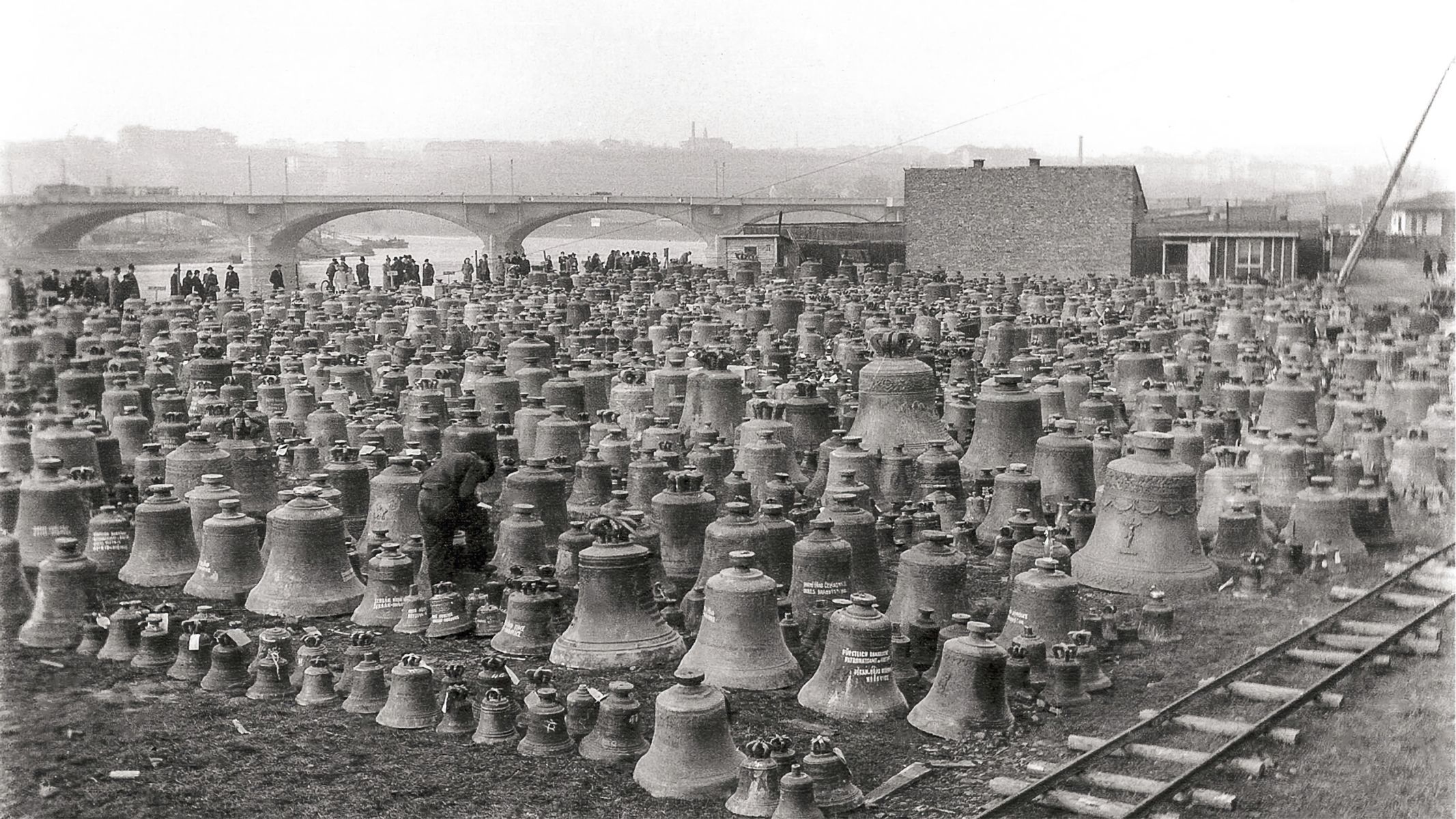 Po 80 letech se vrací tisíce zvonů zpět domů prostřednictvím památníku