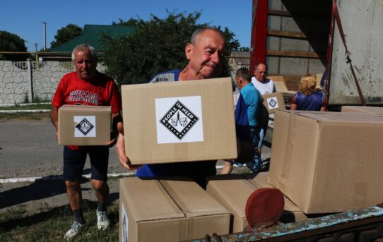 Zamířit a pal! Češi pomáhají Ukrajině rekordními částkami i cílenou pomocí