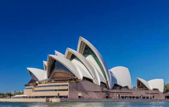 Symbol Austrálie dnes slaví padesát let. Znáte příběh této ikonické budovy?