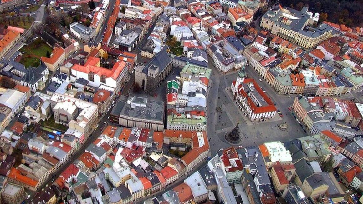 Olomoucká domovní znamení v sobě skrývají zajímavé příběhy. Pojďte nakouknout