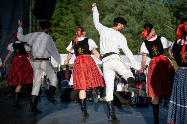 Dobrý tipy: Folklorem žije i Havířov. Místní (Ne)Fest roztančila cimbálová muzika