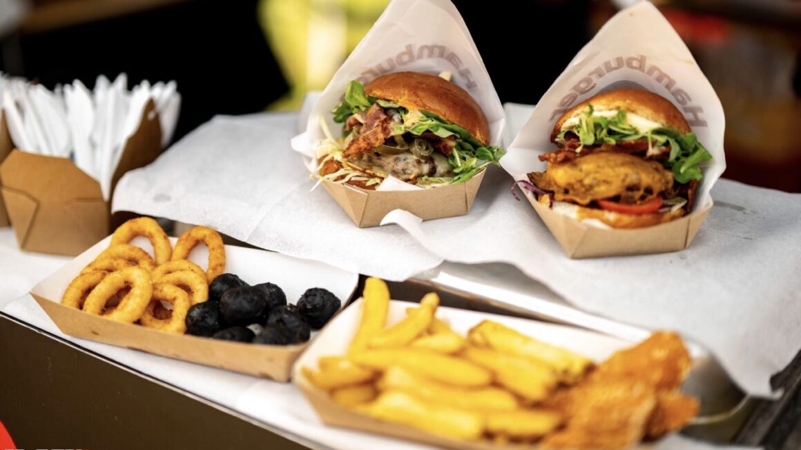 Burgery, burácení motorů a rekordní pálivé výzvy. Cars & Food Festival 2025 opět nadchl Ostravu