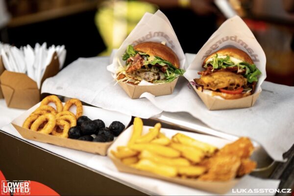 Burgery, burácení motorů a rekordní pálivé výzvy. Cars & Food Festival 2025 opět nadchl Ostravu