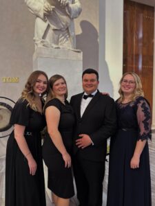 Matěj Hlavatý s kolegyněmi Anežkou Nedomovu, Adrianou Chochelovou a Zdenou Kašparovou