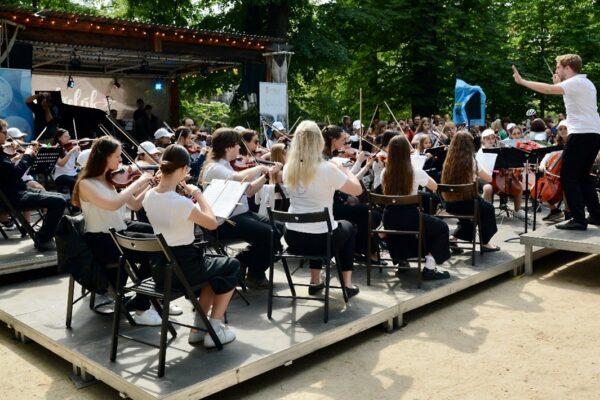 Střelecký ostrov rozezní klasika i filmové melodie. Do koncertu se zapojí děti, profesionálové i veřejnost